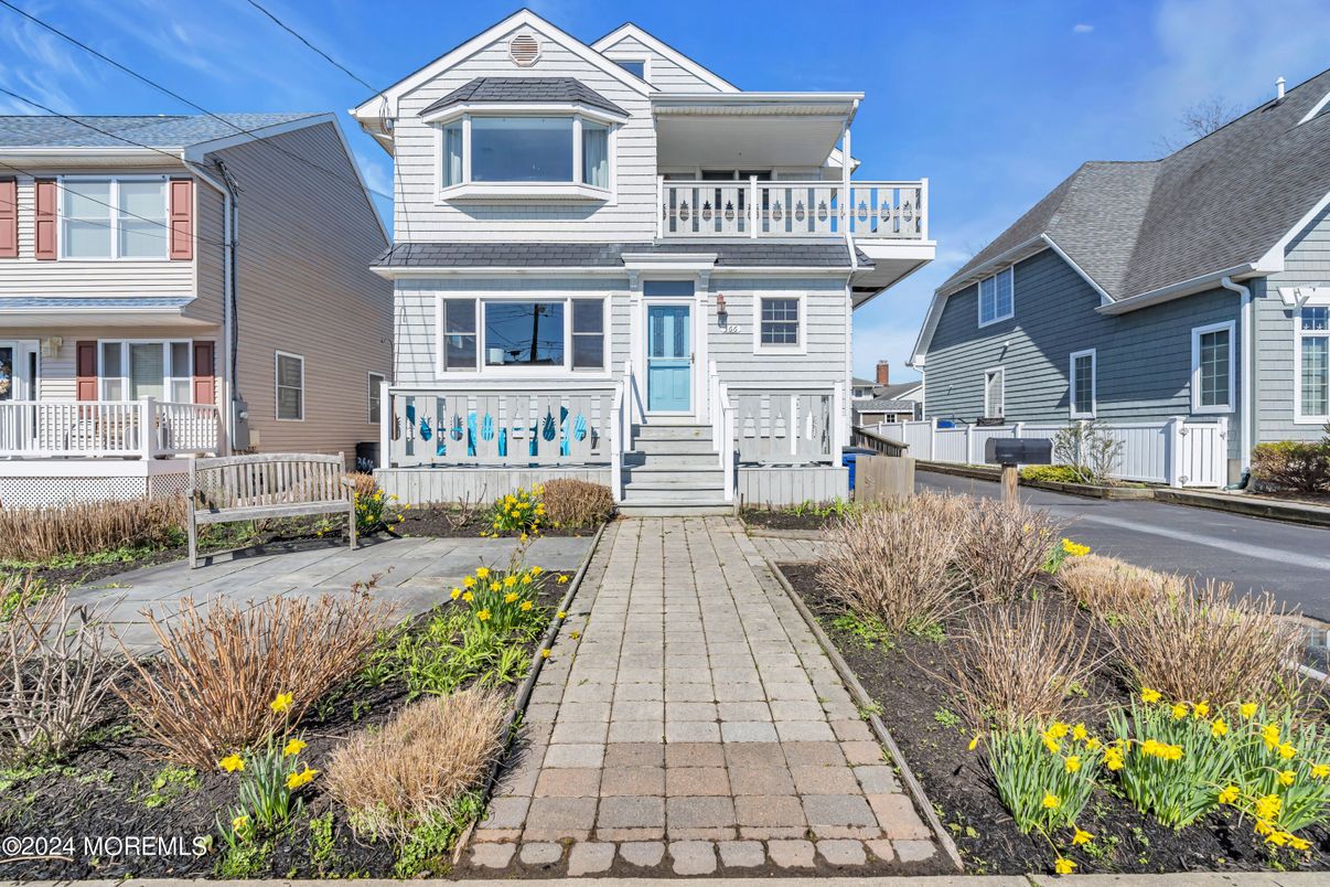 Exterior, Facade, Queen Anne Victorian