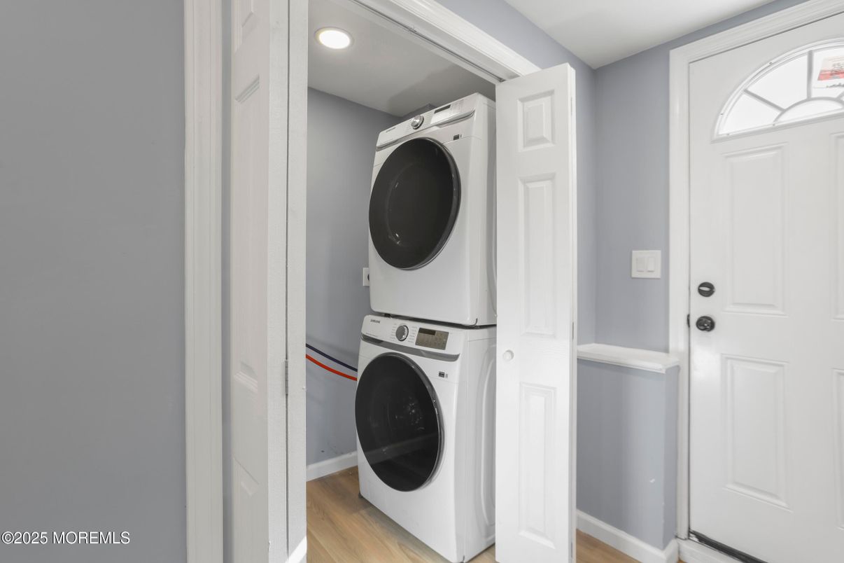 Interior, Recessed Lighting, Utility Closets, Washer, Wood Texture Flooring