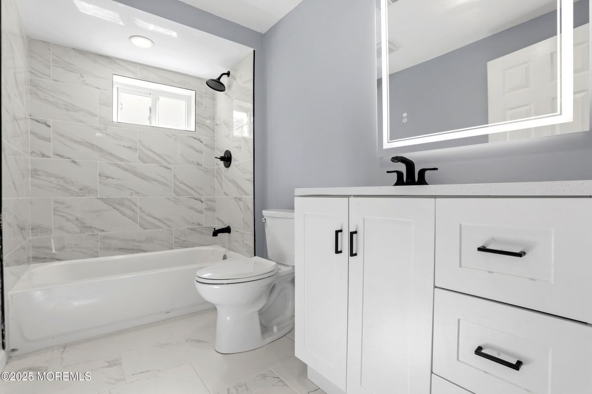 Bathroom, Interior, Marble, Marble Walls, Recessed Lighting