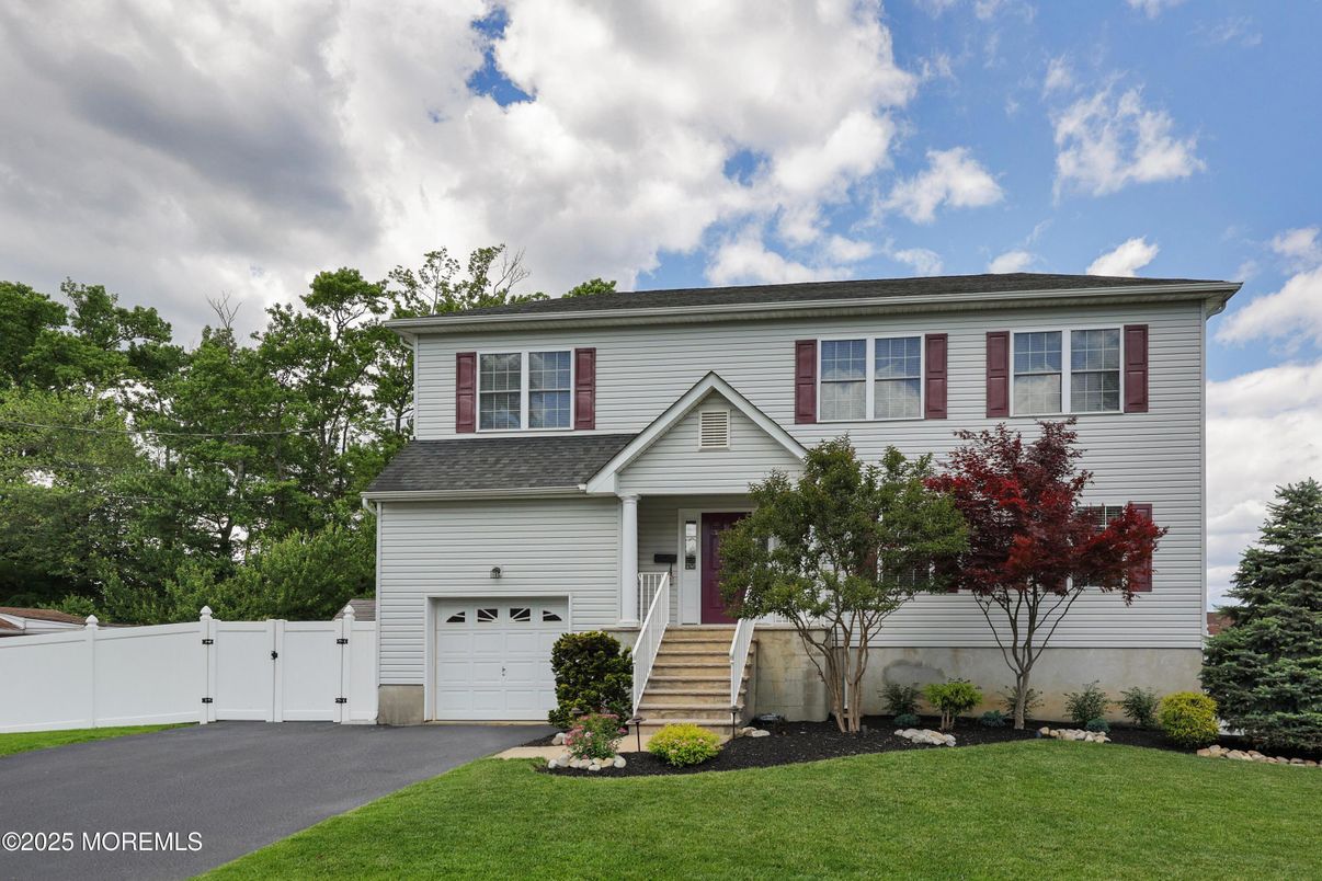 Attached, Exterior, Facade, Raised Ranch