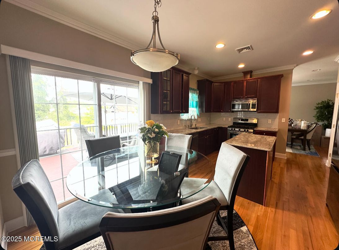 Dining room, Interior, Kitchen, Recessed Lighting, Wood Texture Flooring