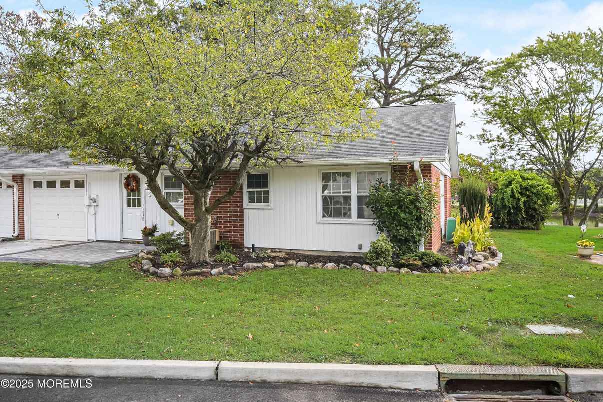 Attached, Exterior, Facade, Brick Facade, Cape Cod