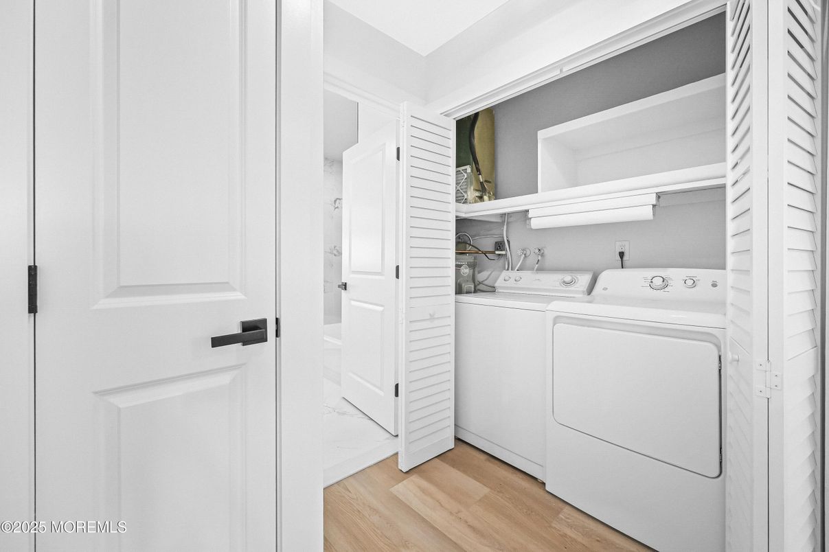 Interior, Utility Closets, Washer, Wood Texture Flooring
