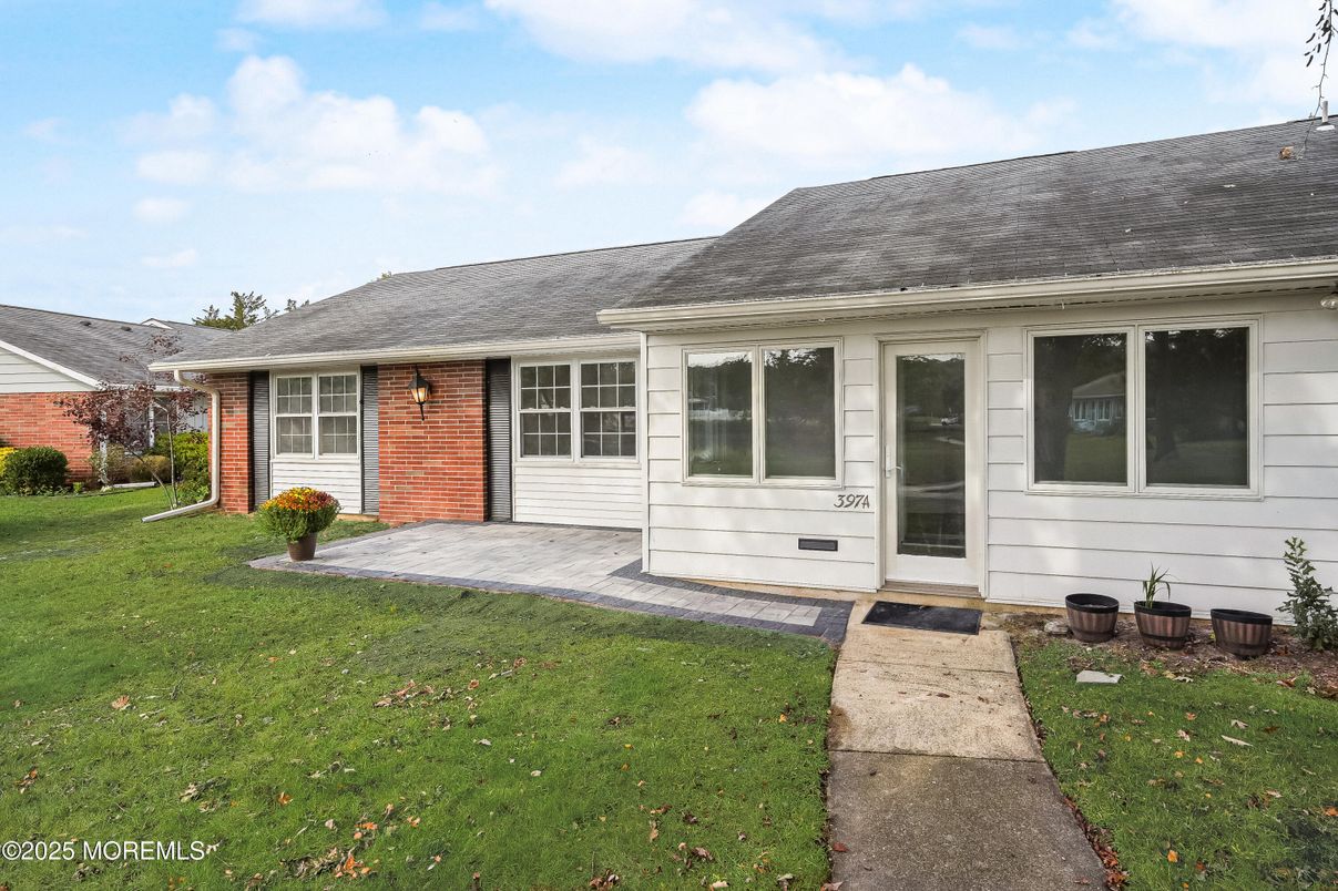 Exterior, Facade, Brick Facade, Ranch