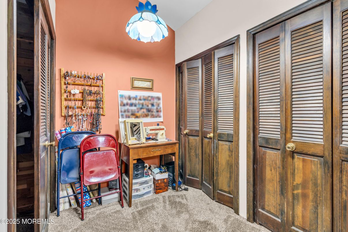 Home Office, Interior