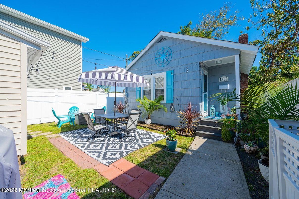 Backyard, Exterior