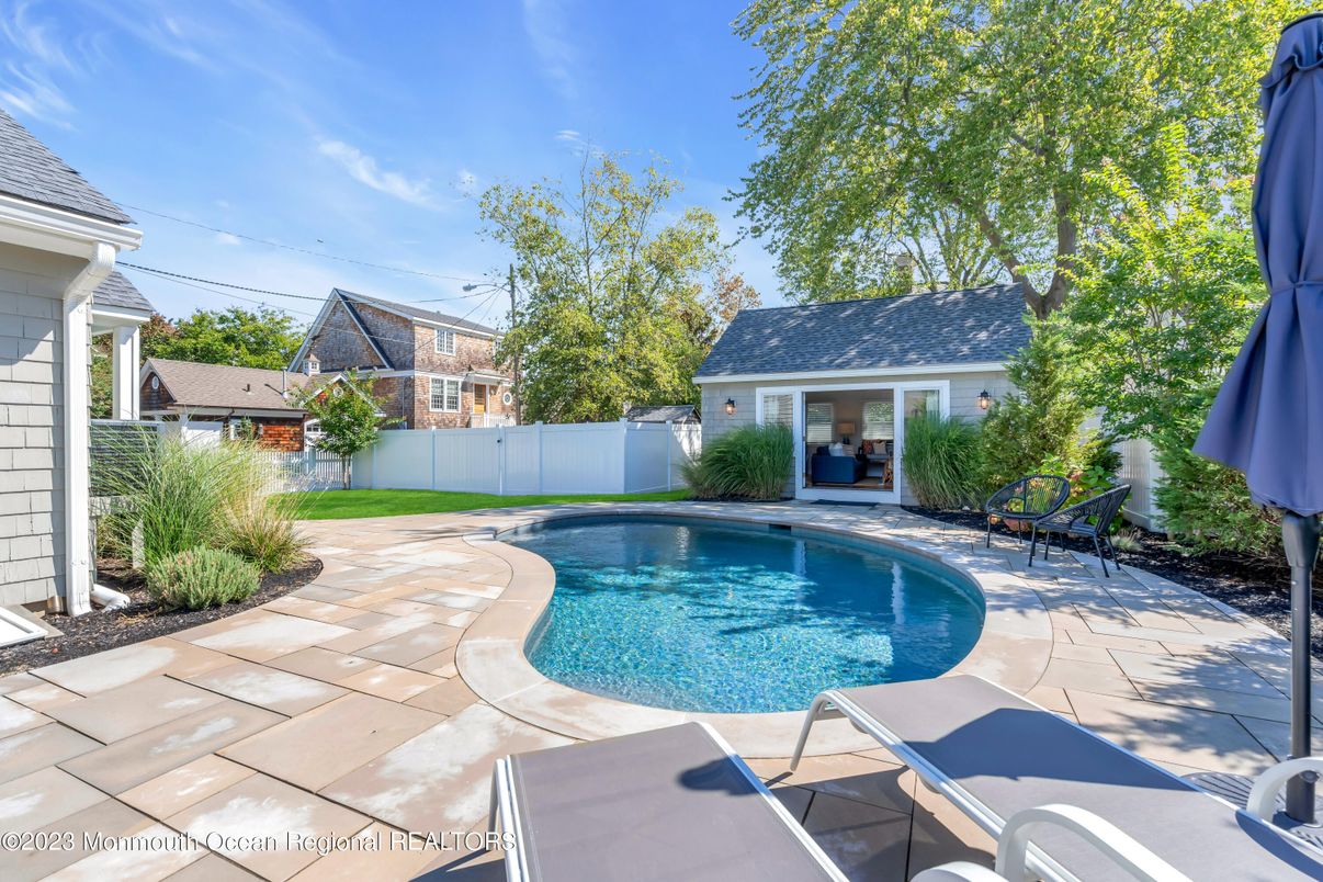 Exterior, Pool