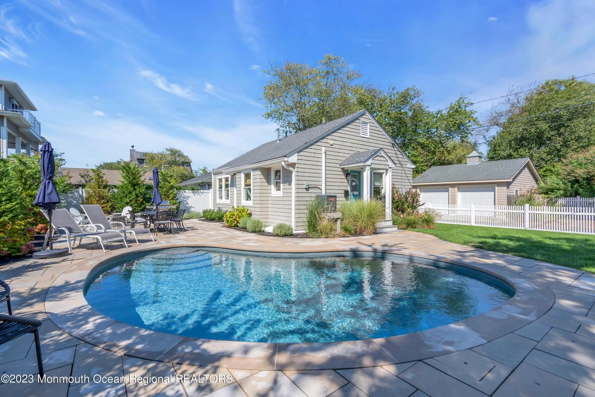Exterior, Pool