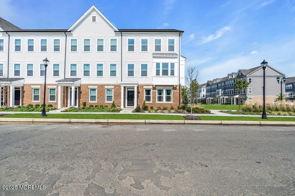 Exterior, Facade, Brick Facade, Rowhouse