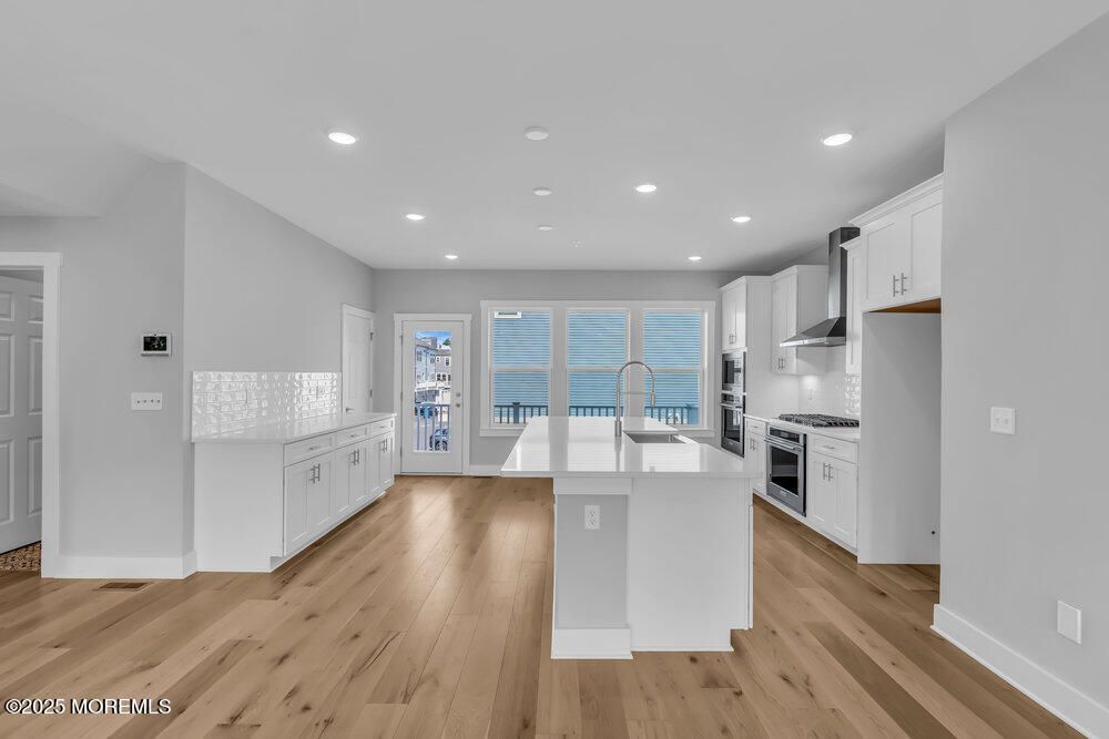 Interior, Kitchen, Recessed Lighting, Water, Wood Texture Flooring