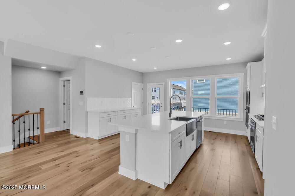 Interior, Kitchen, Recessed Lighting, Water, Wood Texture Flooring