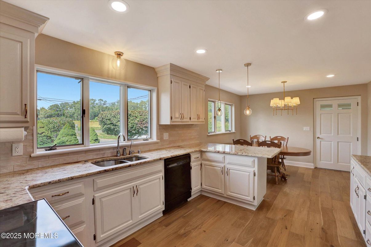Chandelier, Dining room, Interior, Kitchen, Pendant Lights, Recessed Lighting, Wood Texture Flooring