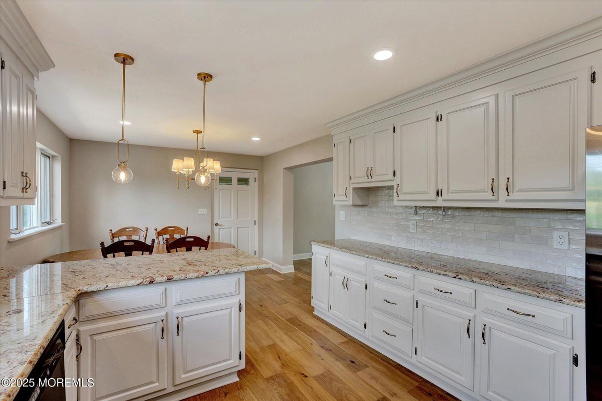 Dining room, Interior, Kitchen, Pendant Lights, Recessed Lighting, Wood Texture Flooring