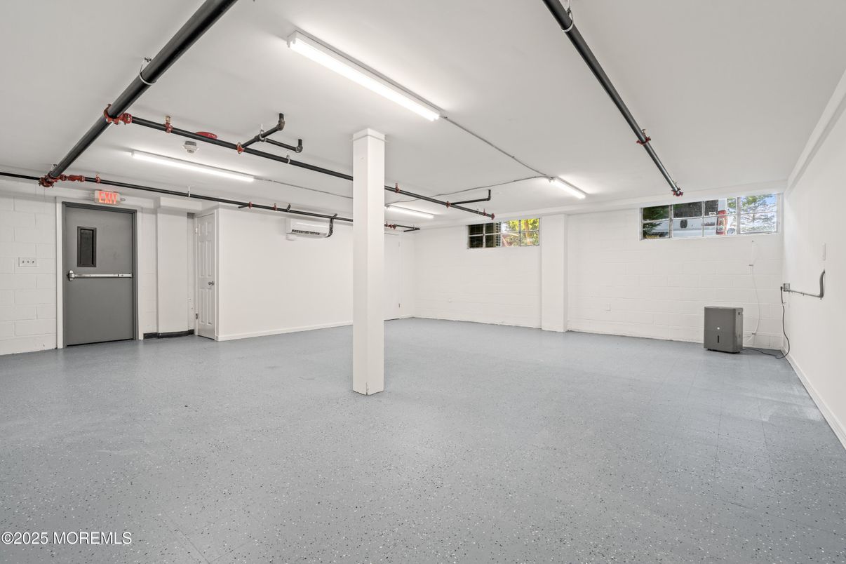 Garage, Interior