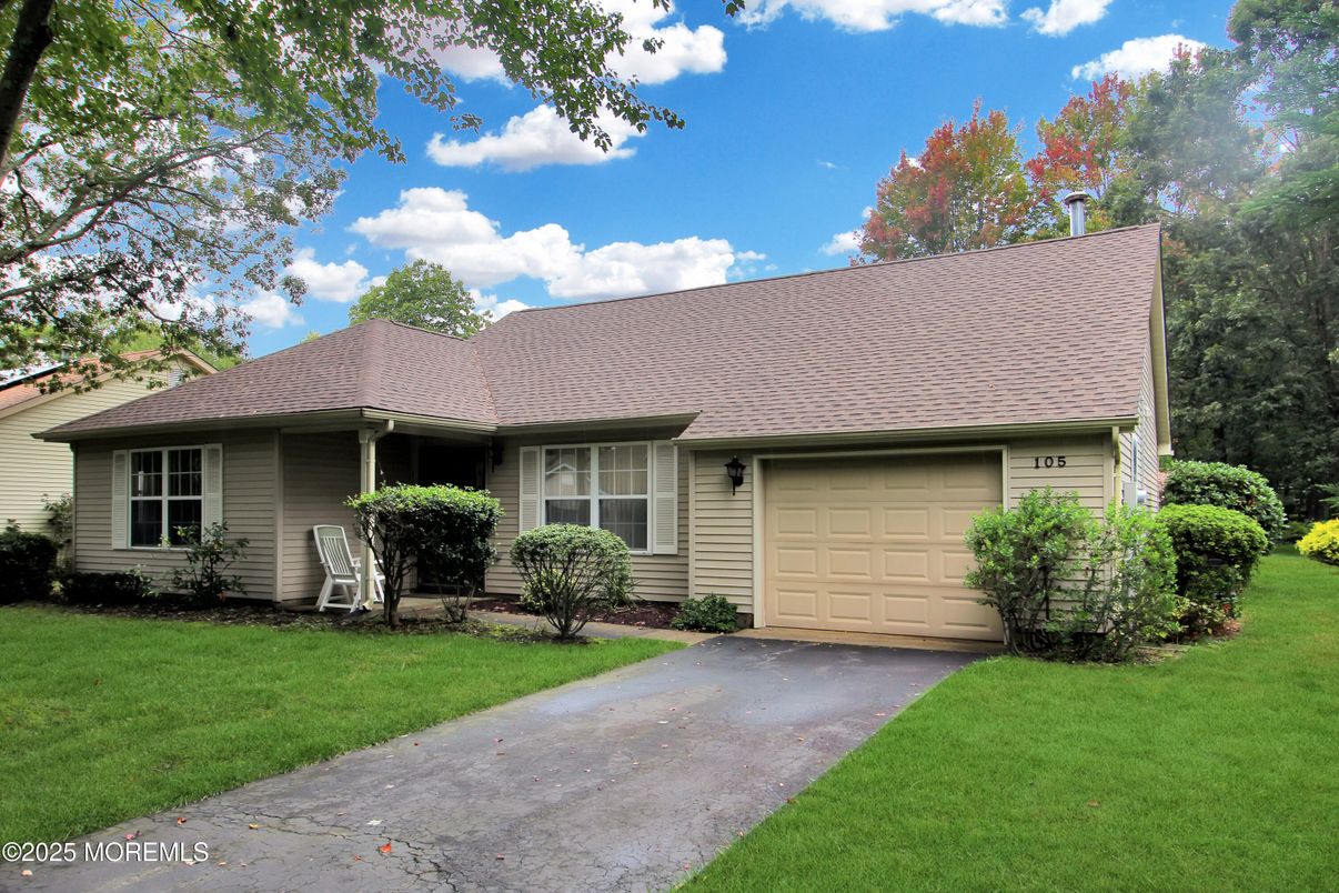 Attached, Exterior, Facade, Cape Cod