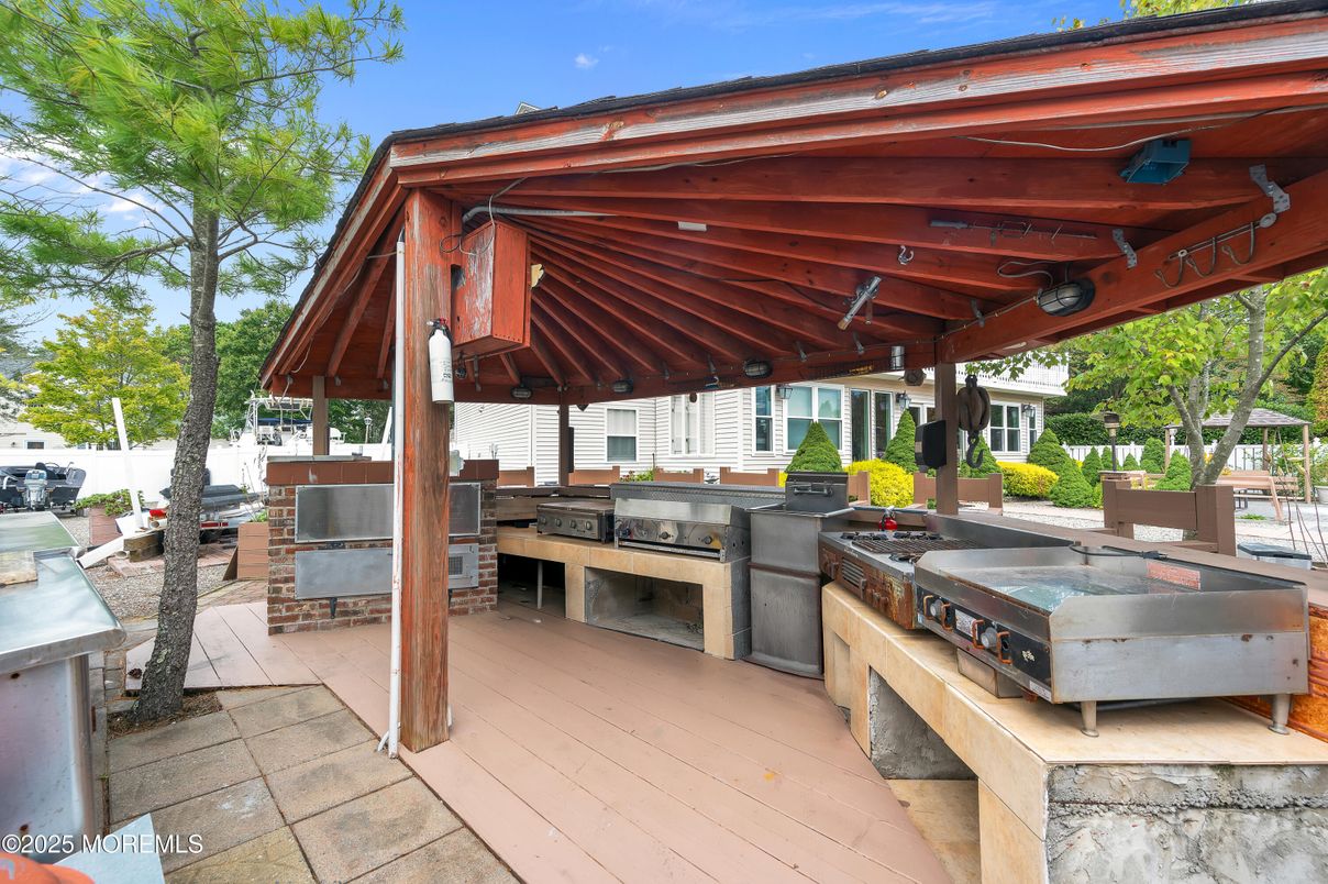 Exterior, Outdoor Kitchen