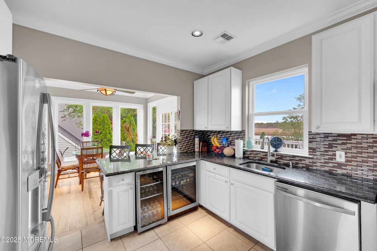 Dining room, Interior, Kitchen, Recessed Lighting, Stainless Steel Appliances