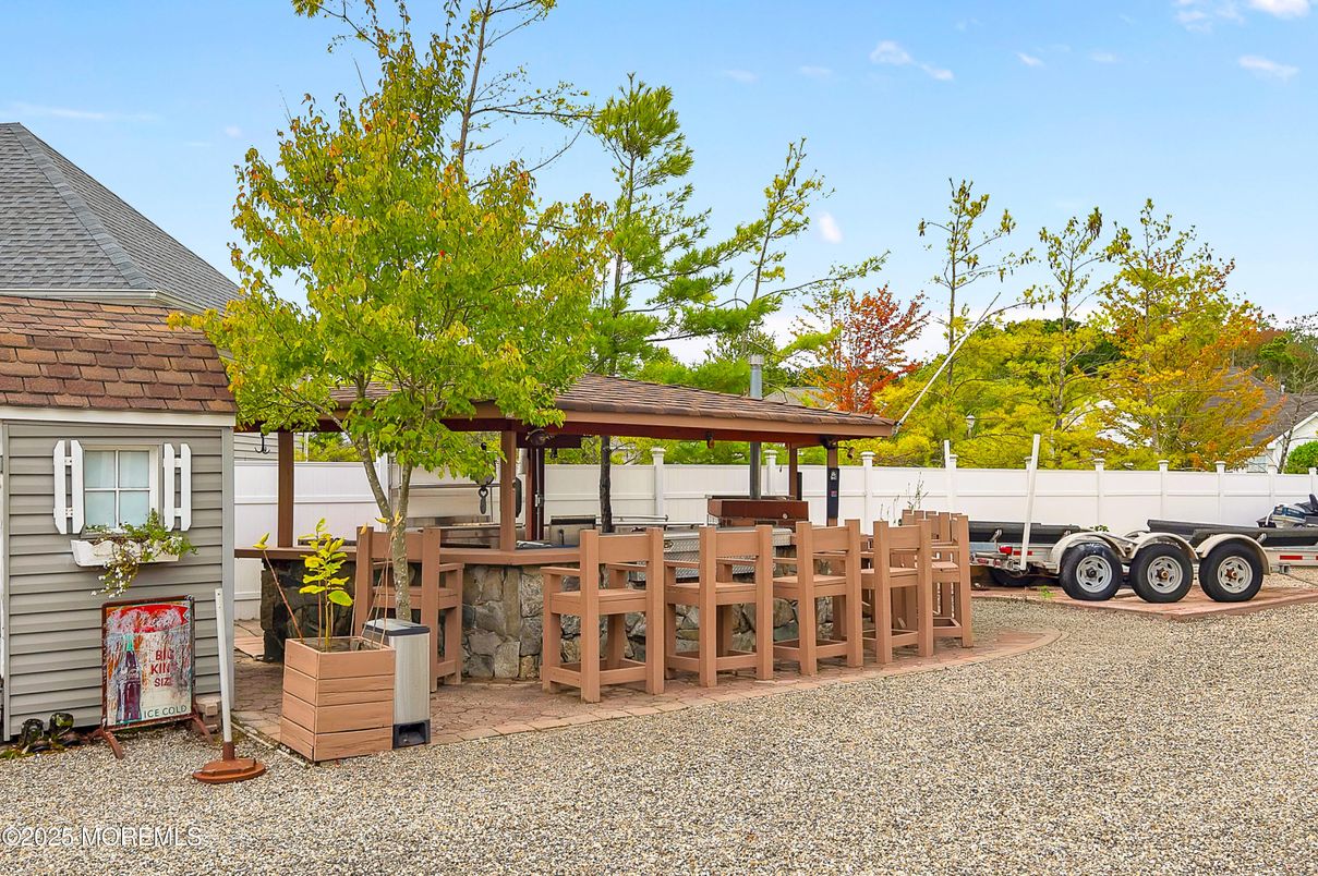 Exterior, Outdoor Kitchen
