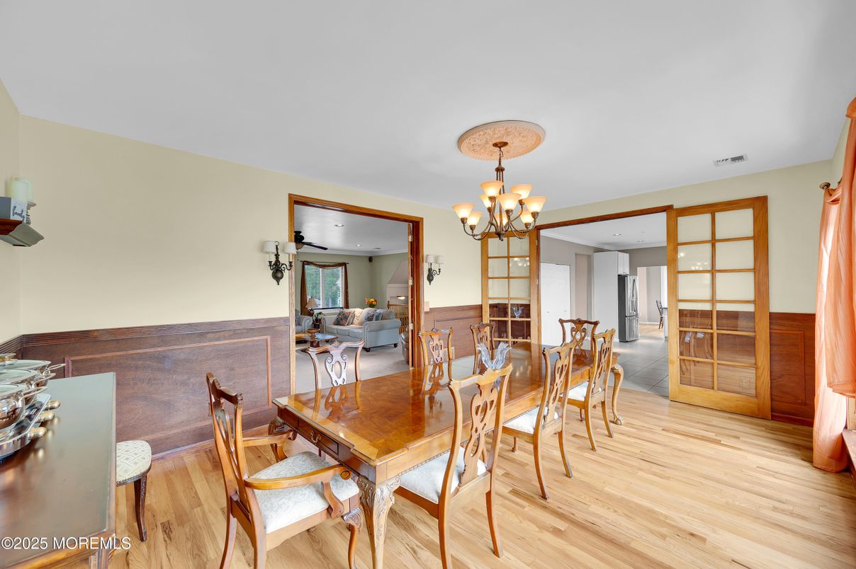 Chandelier, Dining room, Interior, Recessed Lighting, Wood Texture Flooring