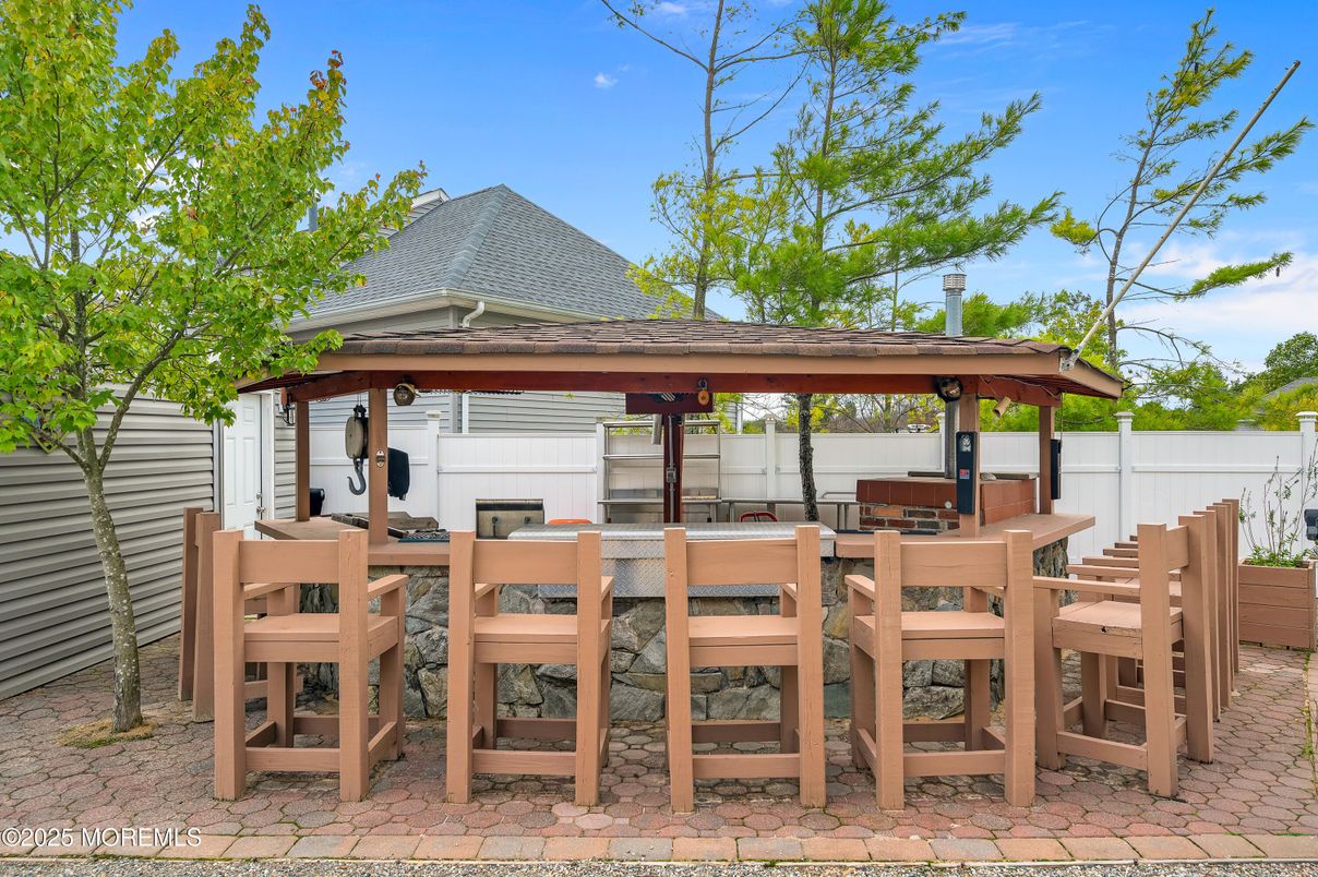 Exterior, Outdoor Kitchen