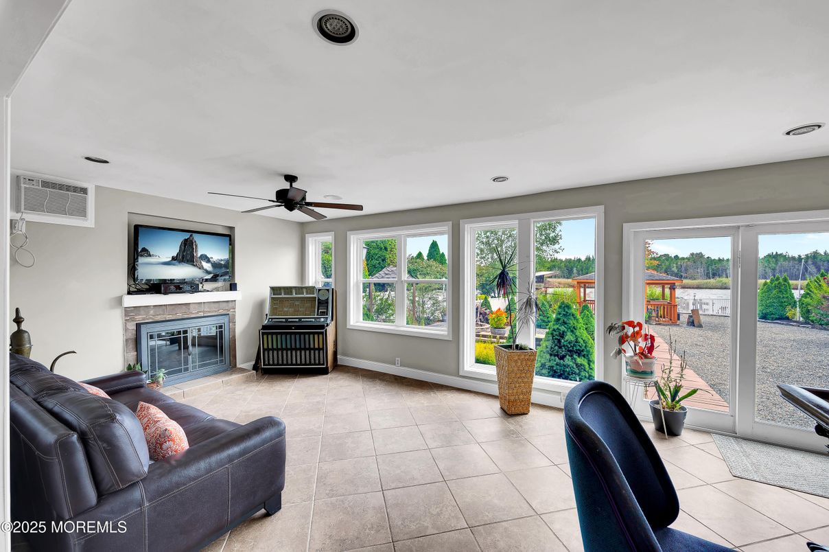 Fireplace, Interior, Recessed Lighting