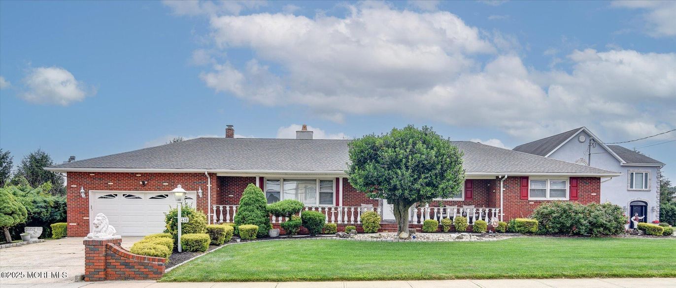 Attached, Exterior, Facade, Brick Facade, Cape Cod