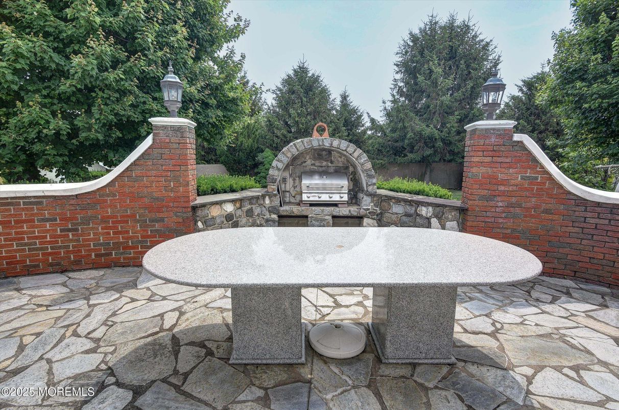 Exterior, Outdoor Kitchen