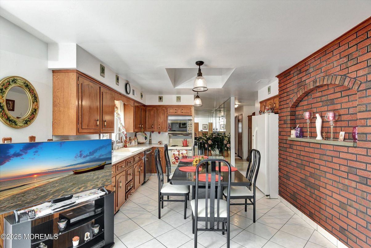 Dining room, Interior, Kitchen, Stainless Steel Appliances, Stone Walls