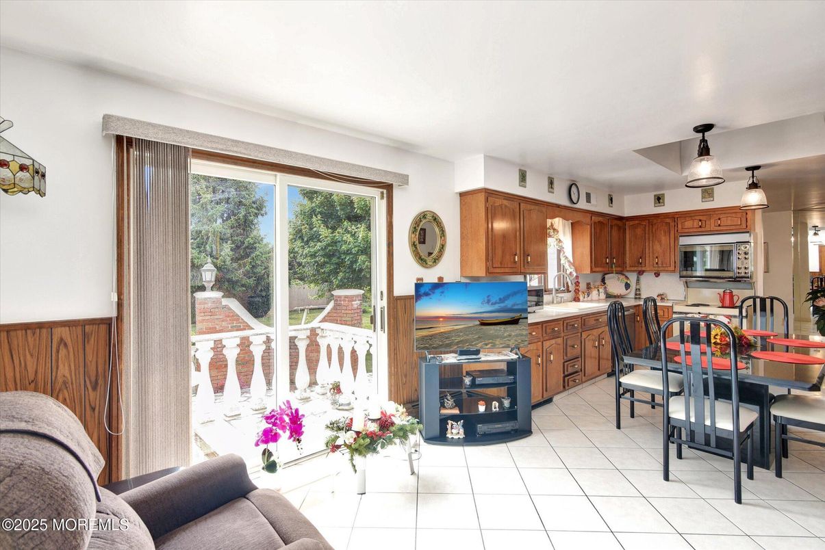 Dining room, Interior, Kitchen, Stainless Steel Appliances