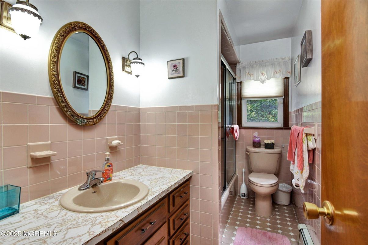 Bathroom, Interior, Tile Countertops