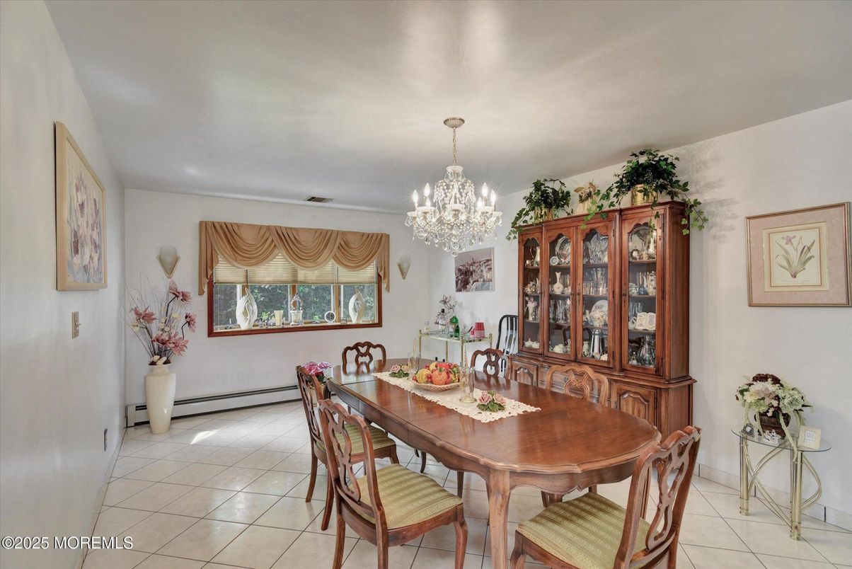 Chandelier, Dining room, Interior
