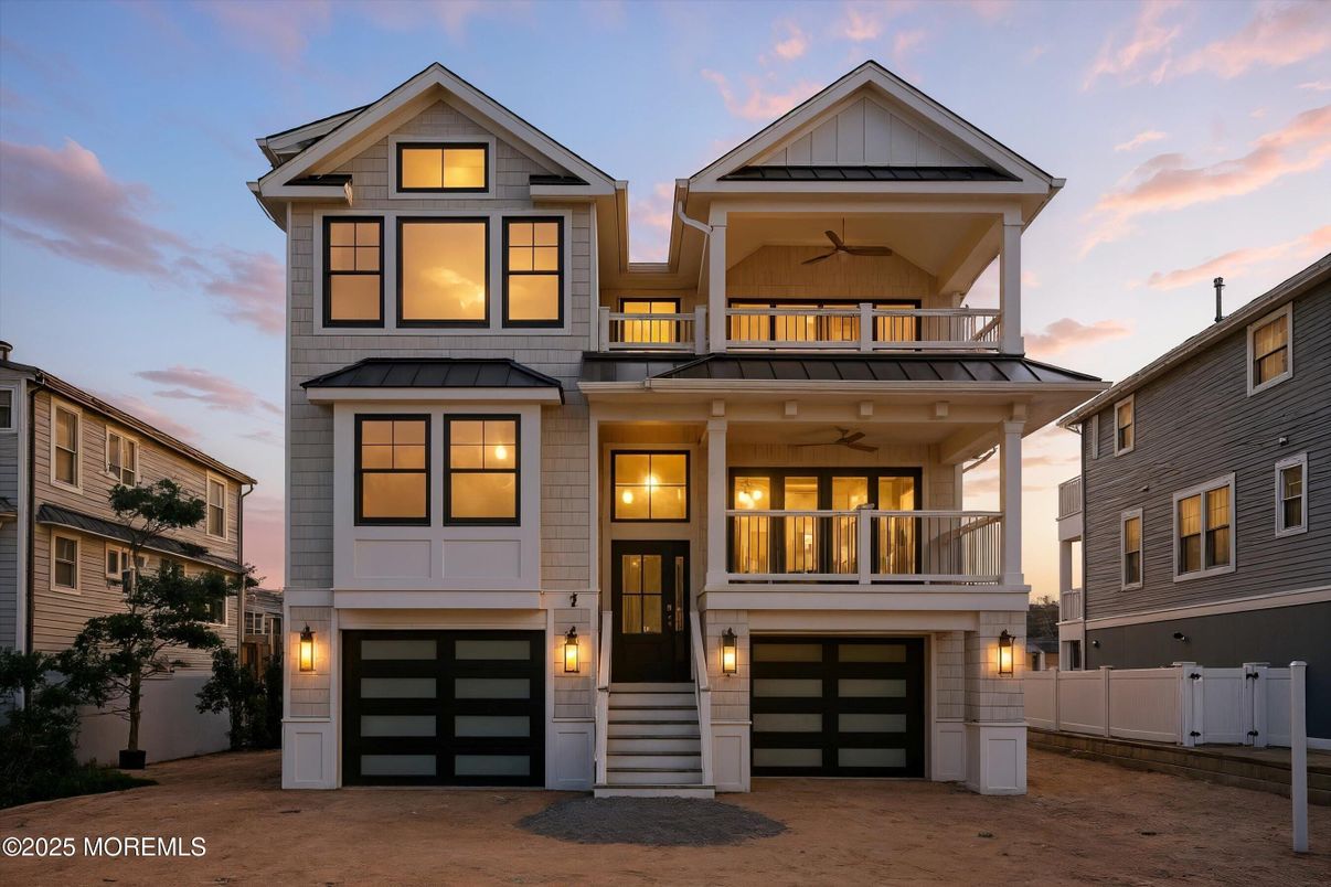 Attached, Exterior, Facade, Farmhouse