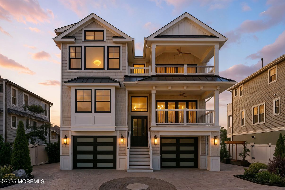 Attached, Exterior, Facade, Farmhouse