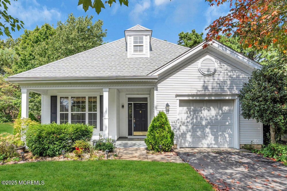 Attached, Exterior, Facade, Cape Cod