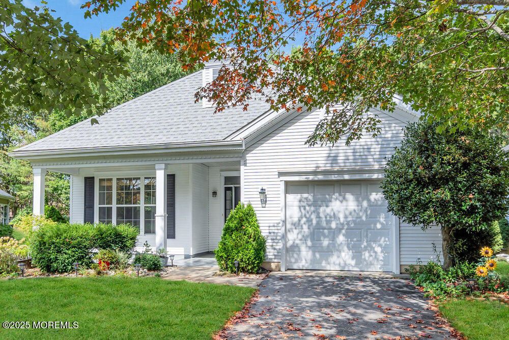 Attached, Exterior, Facade, Ranch