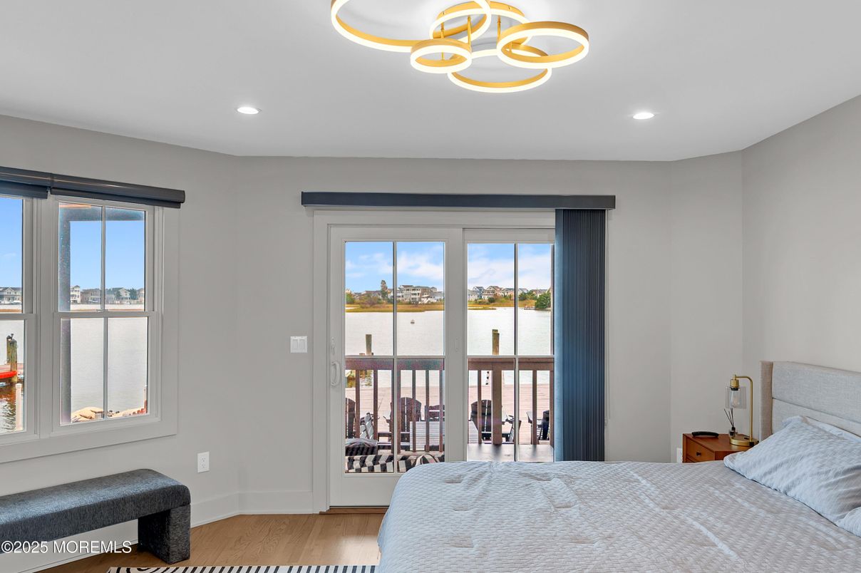 Bedroom, Interior, Pendant Lights, Recessed Lighting, Water, Wood Texture Flooring