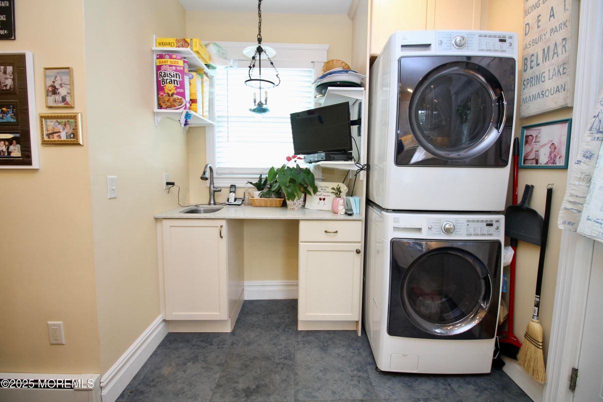 Interior, Pendant Lights, Utility Closets, Washer