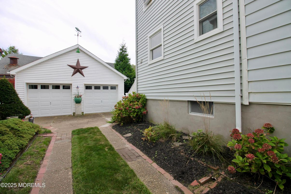 Detached Garage, Exterior