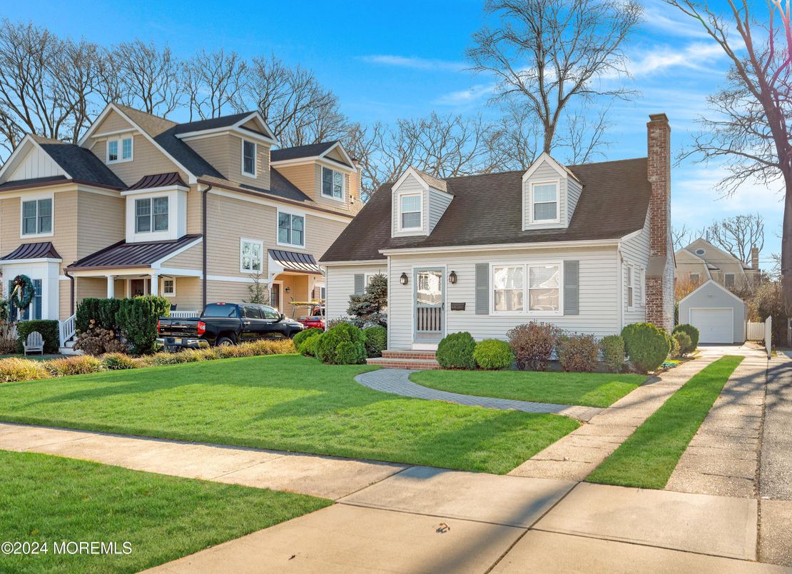 Attached, Detached Garage, Exterior, Facade, Cape Cod