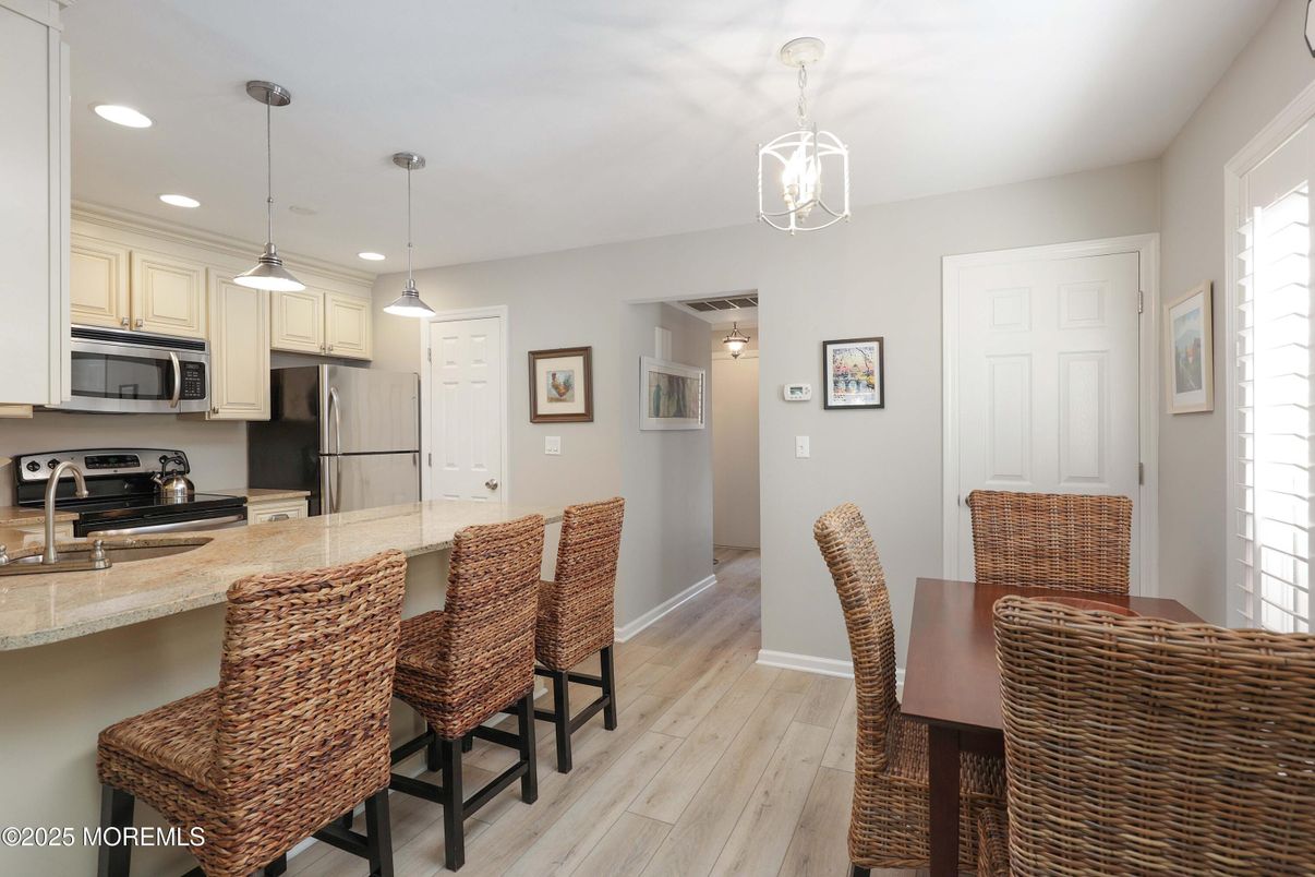 Dining room, Interior, Kitchen, Pendant Lights, Recessed Lighting, Wood Texture Flooring