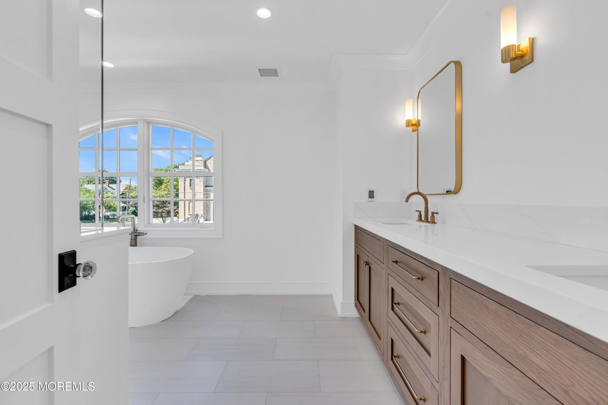 Bathroom, Dual Sink Vanities, Free Standing Baths, Interior, Recessed Lighting