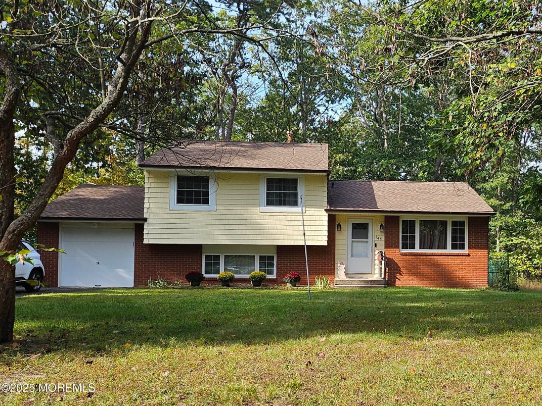 Attached, Exterior, Facade, Brick Facade, Split Level