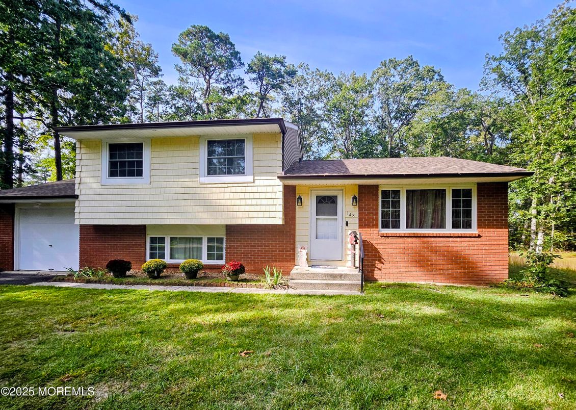 Attached, Exterior, Facade, Brick Facade, Split Level