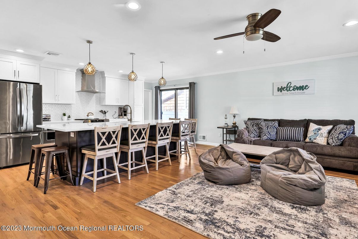 Dining room, Interior, Kitchen, Living room, Pendant Lights, Recessed Lighting, Stainless Steel Appliances, Wood Texture Flooring