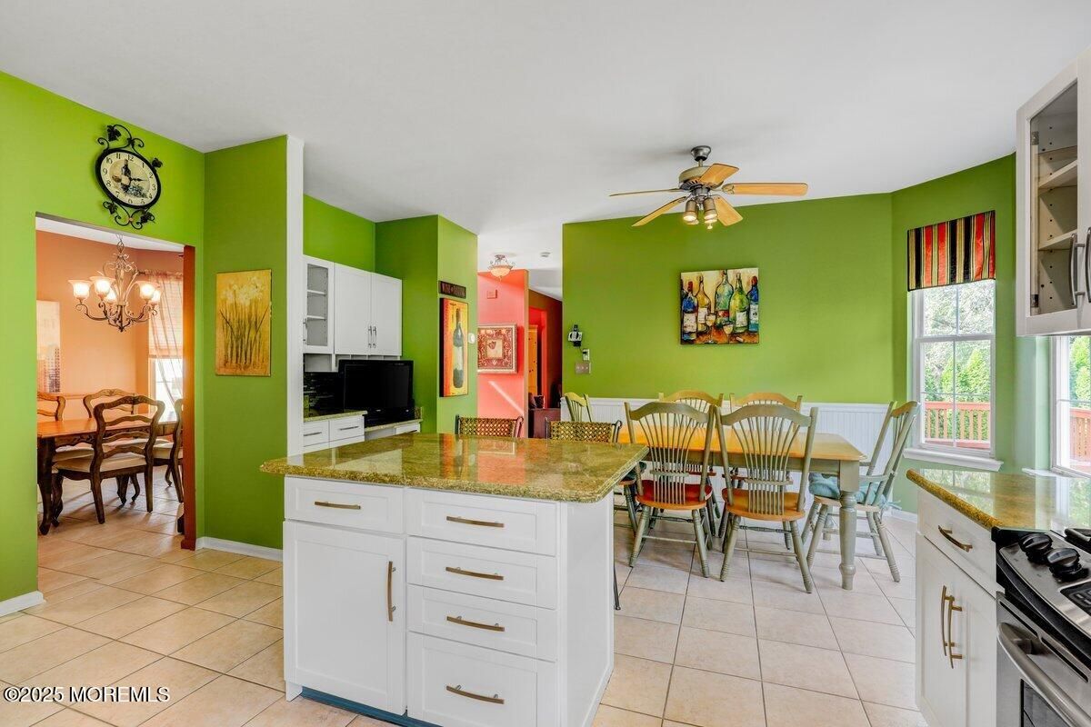 Chandelier, Dining room, Interior, Kitchen