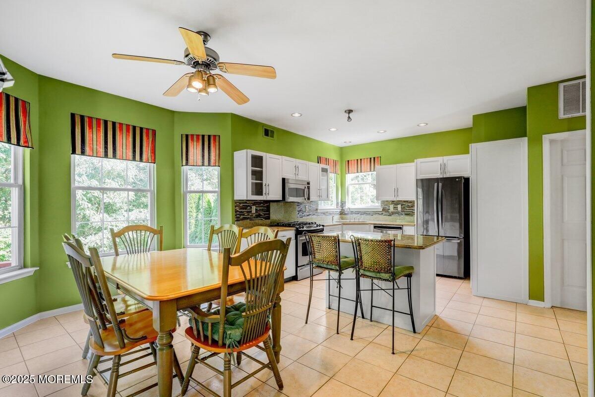 Dining room, Interior, Kitchen, Recessed Lighting, Stainless Steel Appliances