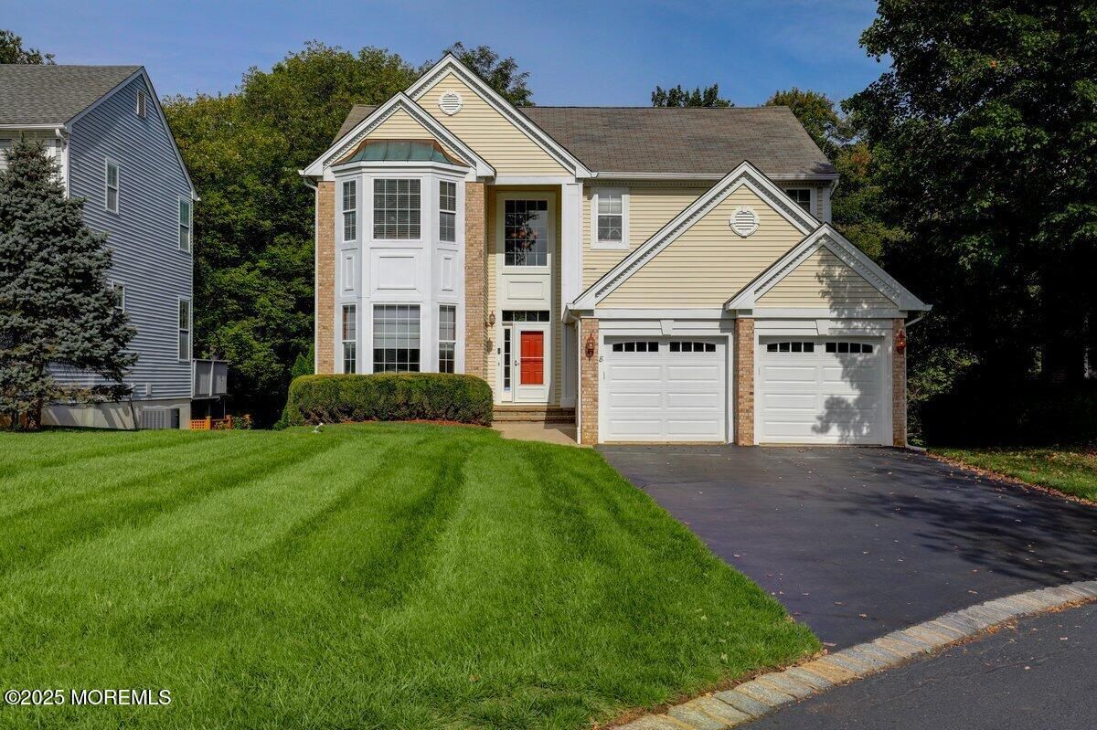 Attached, Exterior, Facade, Queen Anne Victorian