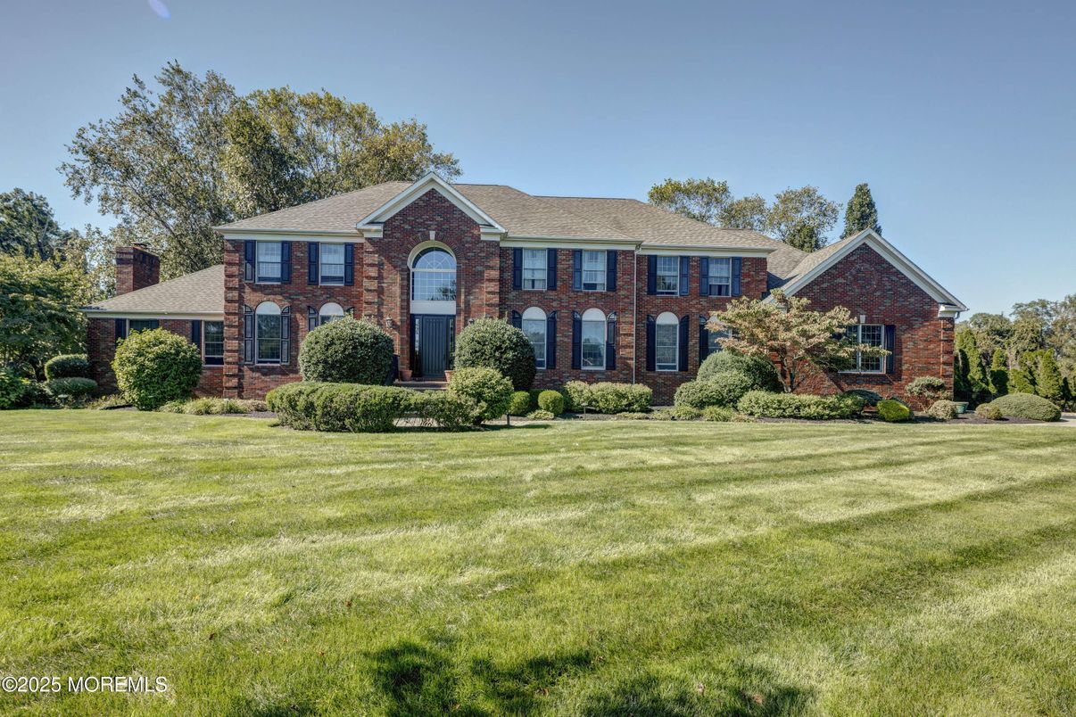 Exterior, Facade, Brick Facade, Brick Traditional