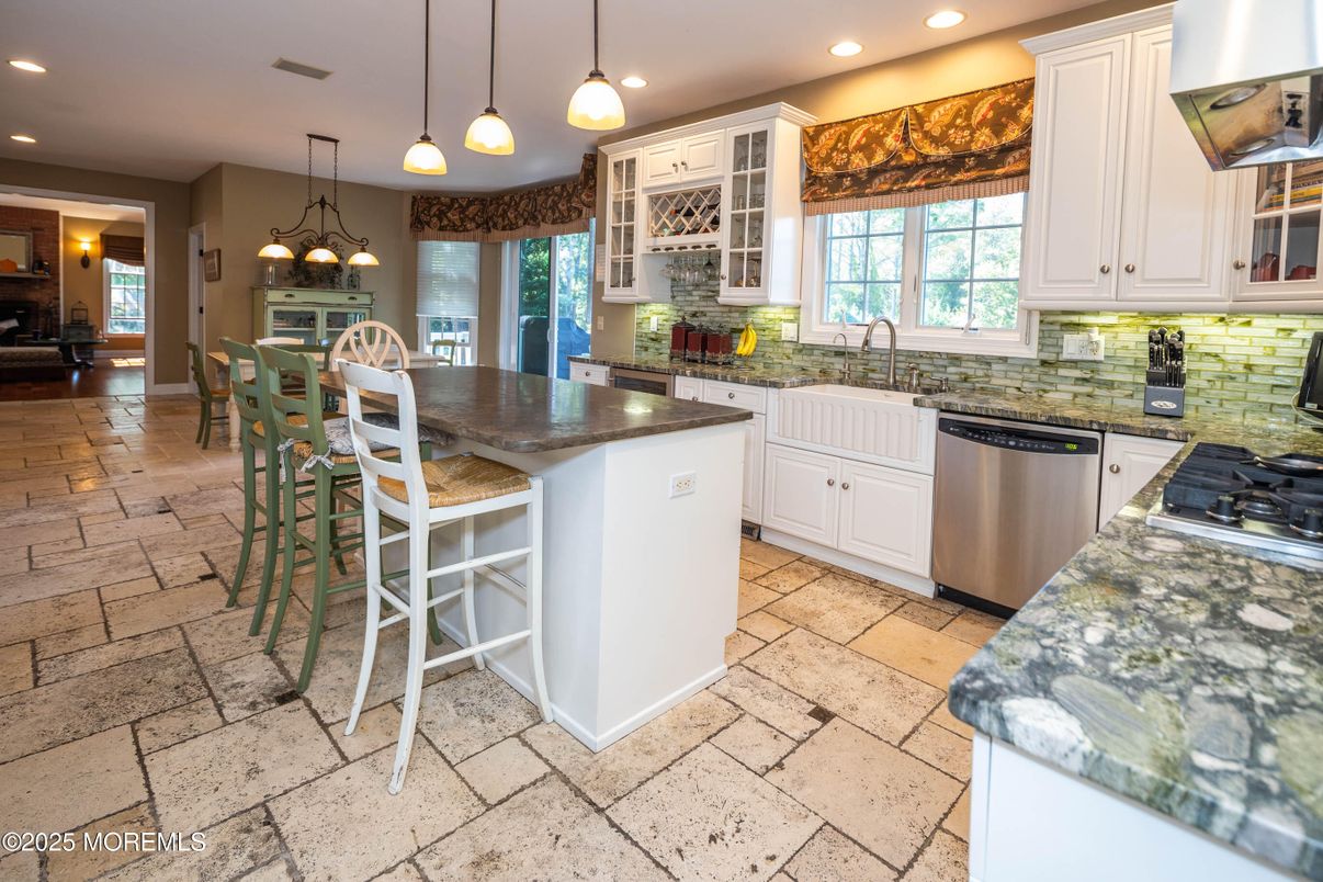 Dining room, Interior, Kitchen, Pendant Lights, Recessed Lighting, Stainless Steel Appliances