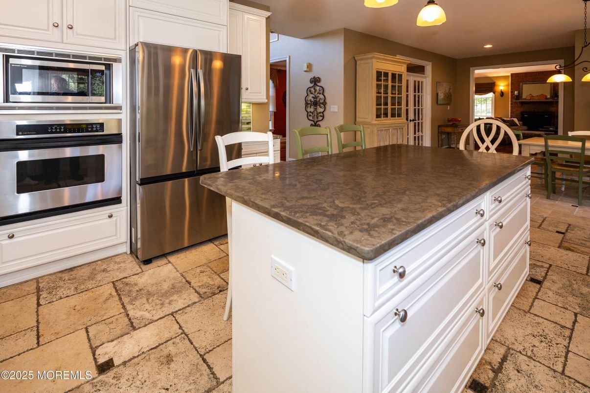 Dining room, Interior, Kitchen, Pendant Lights, Recessed Lighting, Stainless Steel Appliances